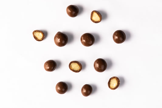 Milk Chocolate Macadamias Pouch 175g